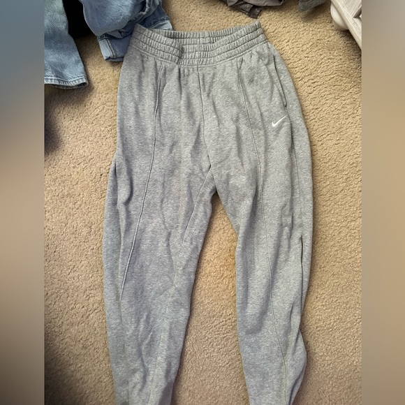 Nike sweatpants - Picture 1 of 1
